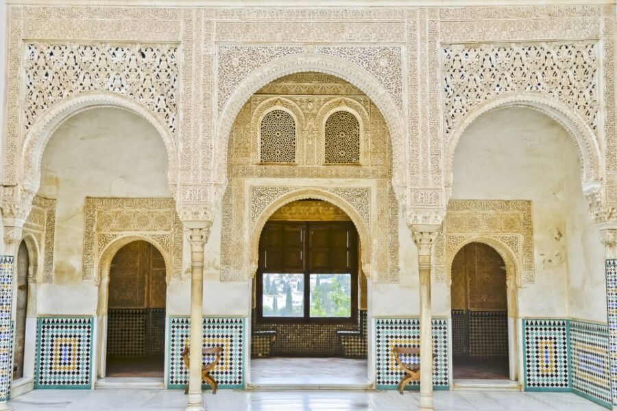 Granada: Alhambra and Generalife Private Fast-Track Tour - Guide Quality: Why Sara, Javier, Ada, and Manuel Matter
