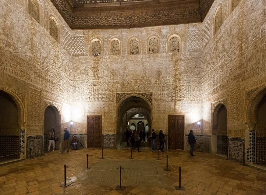 Granada: Alhambra and Nasrid Palaces Private Tour - Key highlights at a glance