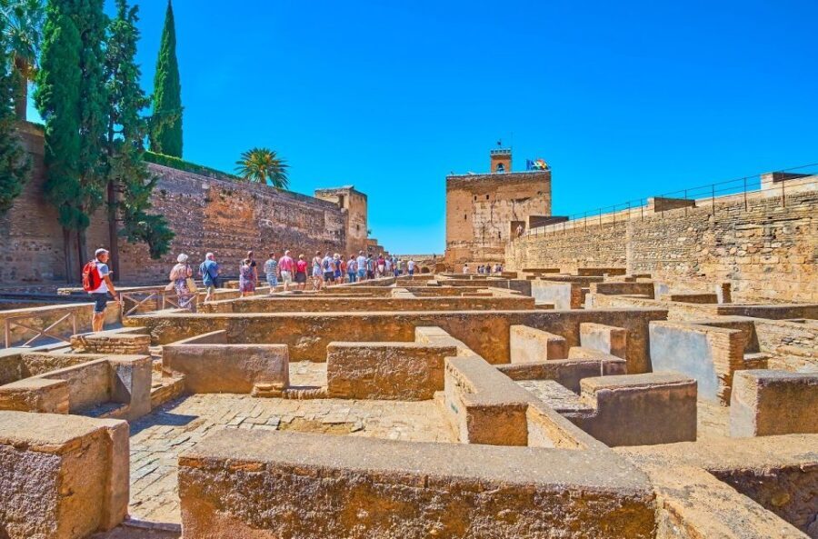 Granada: Alhambra and Nasrid Palaces Private Tour - Palace of Charles V: a surprising contrast worth the quick stop