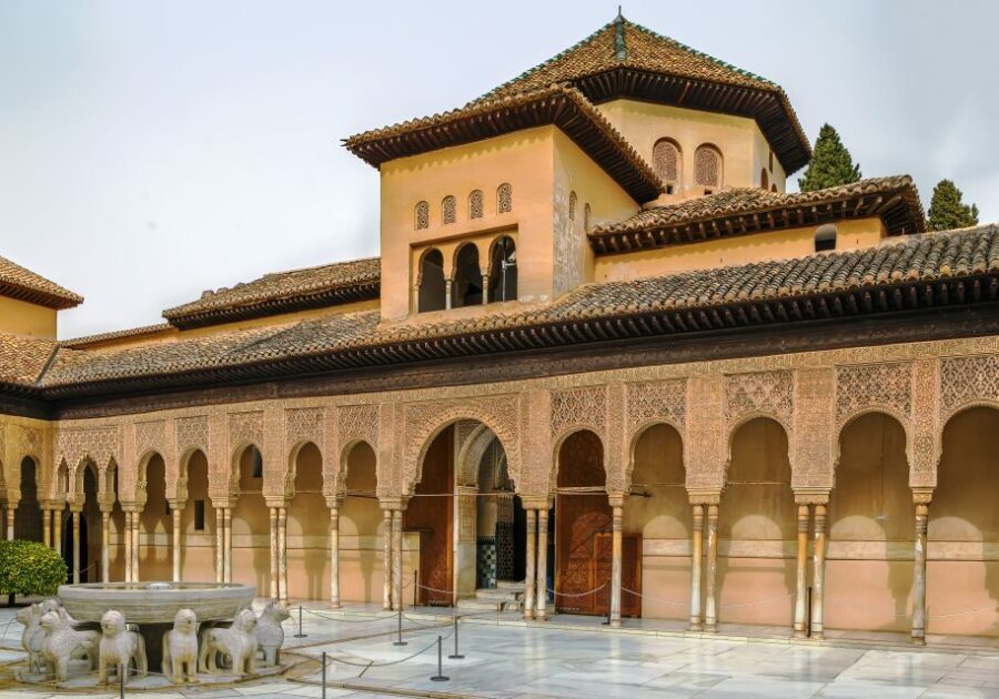 Granada: Alhambra and Nasrid Palaces Private Tour - Nasrid Palaces and the Comares Palace: where the drama is in the details