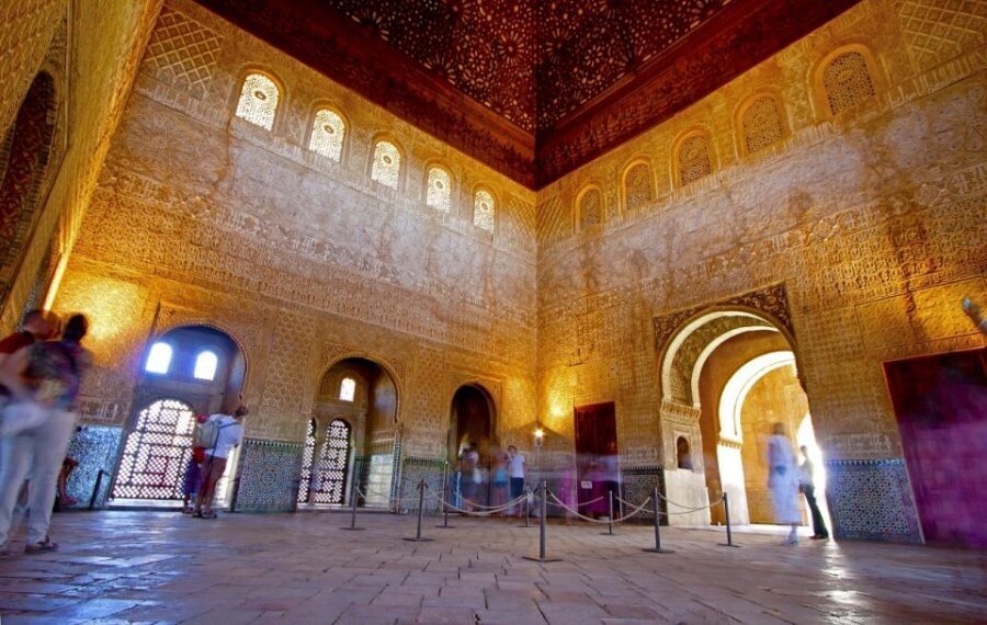 Granada: Alhambra and Nasrid Palaces Private Tour - Alcazaba of Alhambra: fort views that make history click