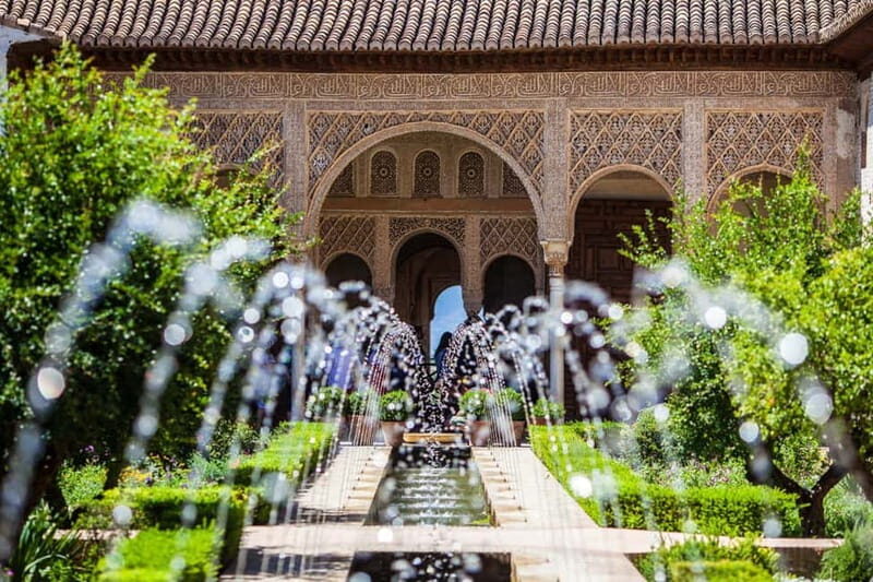 Granada: Gardens of the Alhambra and Generalife Regular Tour - Meeting point and what to bring for a smooth start