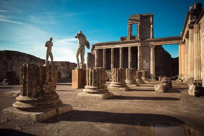 Guided tour of Pompeii with a local guide - The heart of the tour: Pompeii Archaeological Park on foot