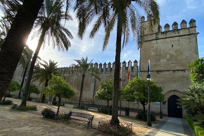 Guided tour of the Alcazar de los Reyes Cristianos in Spanish - Gardens Outside: Spring and Autumn Colors (and Why They Matter)