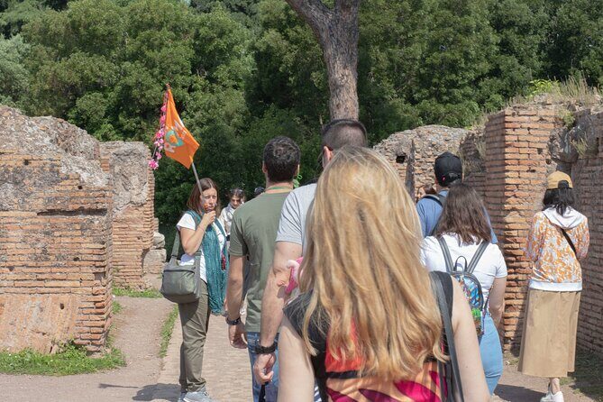 Guided tour of the Colosseum, Roman Forum and Palatine in Spanish - Guide in Spanish: turning ruins into a story you can repeat