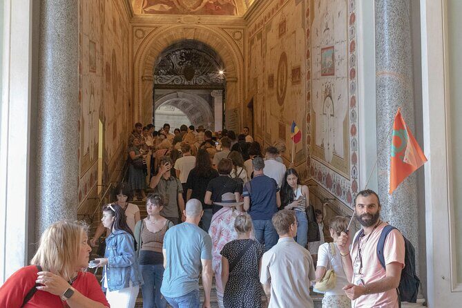 Guided tour of the Vatican Museums and Sistine Chapel in Spanish - Meeting point at Viale Giulio Cesare: start like a pro