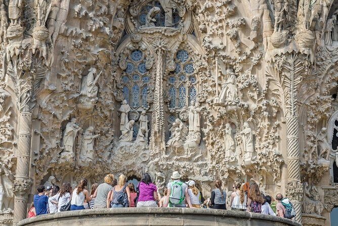Guided Tour Sagrada Familia and Park Guell - The best way to manage time between the two monuments