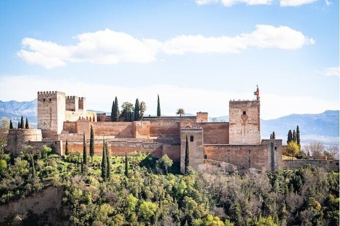 Guided tour to Alhambra with Generalife, Alcazaba and Carlos V - Key highlights at a glance