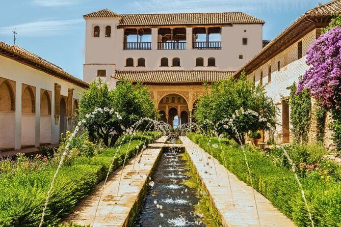 Guided tour to Alhambra with Generalife, Alcazaba and Carlos V - Price and what you actually get for $47.94