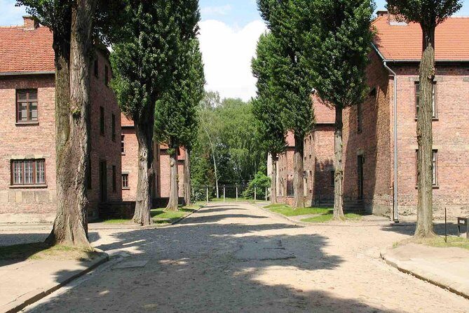 Guided Tour to Auschwitz Birkenau & Schindler Factory with PickUp - Krakow to Oswiecim: the drive time and the snack reality