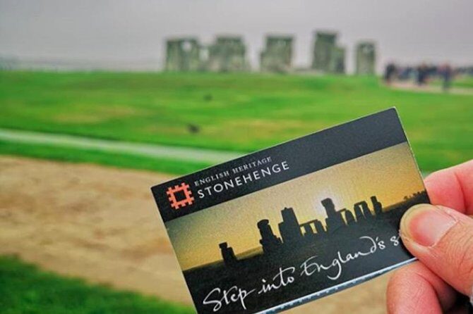 Heathrow Airport Arrival To Southampton Via Stonehenge - Name-board meet and greet through Heathrow customs