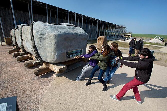 Heathrow Airport Arrival To Southampton Via Stonehenge - The comfortable 1 hour 20 minute drive toward Stonehenge