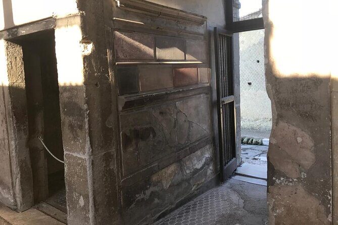 Herculaneum - Small Group Tour - Small-group size and timing: why 15 people makes a difference