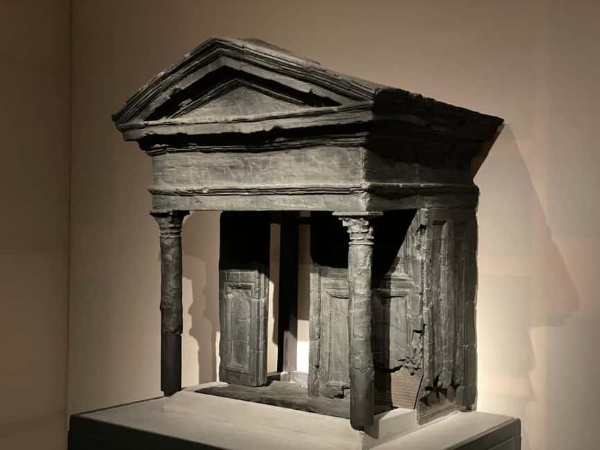 Herculaneum: Tickets & Tour with a Local Archaeologist - Archaeological site walking stops: your photo stop with purpose