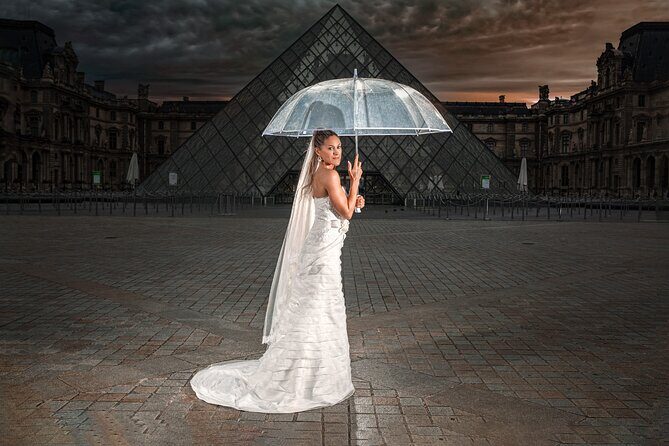 Iconic Portraits in an Exclusive Photoshoot at the Eiffel Tower - Photo Delivery: RAW Files and Three Retouched Images in 24 Hours