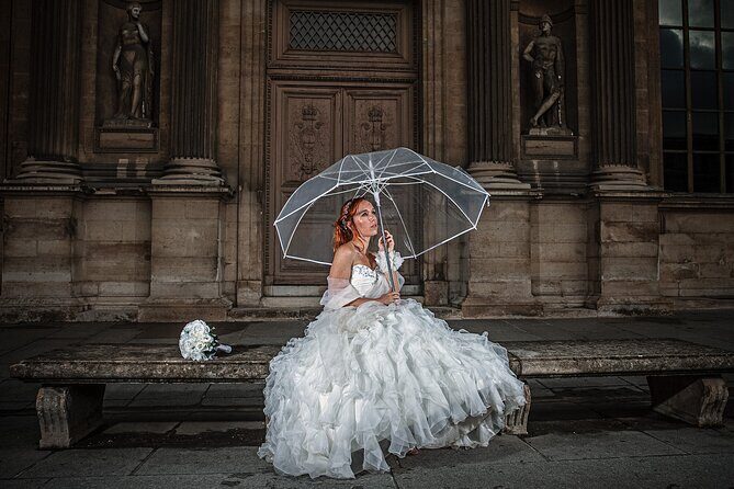 Iconic Portraits in an Exclusive Photoshoot at the Eiffel Tower - The Photographer Factor: When Comfort Shows in the Pictures