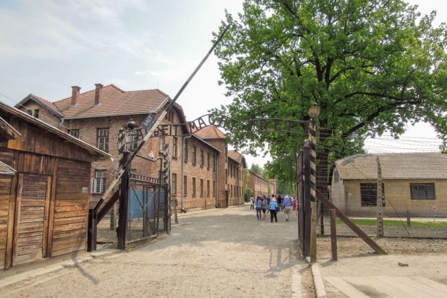 Krakow: Auschwitz and Wieliczka Salt Mine Combo Tour - Why this Auschwitz and Wieliczka combo works near Krakow