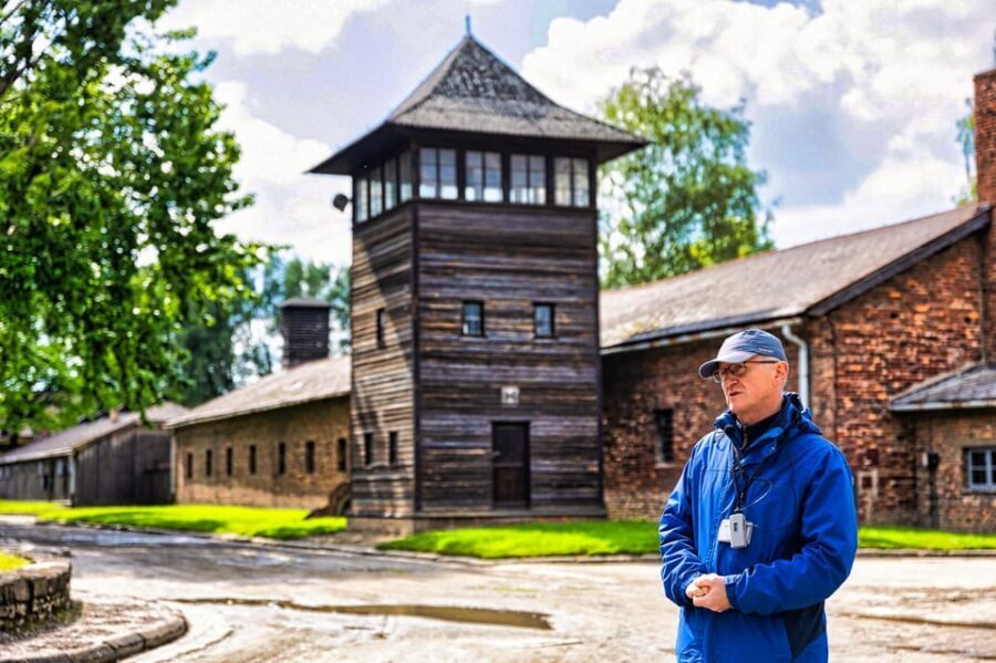 Krakow: Auschwitz-Birkenau Guided Tour and Private Transport - Stop 1: Your Kraków pickup and the quiet start