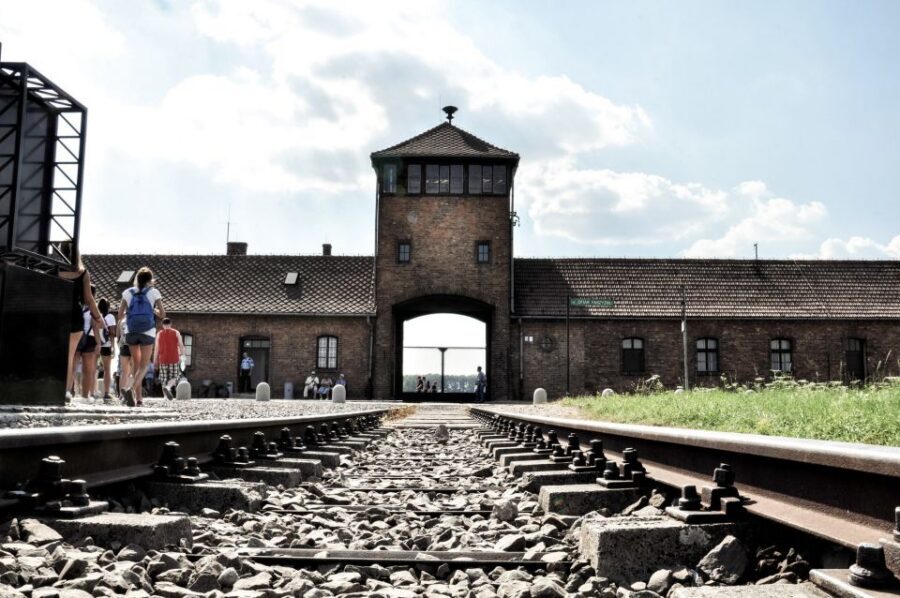 Krakow: Auschwitz-Birkenau Guided Tour Pickup/Lunch Options - Quick hits before you go