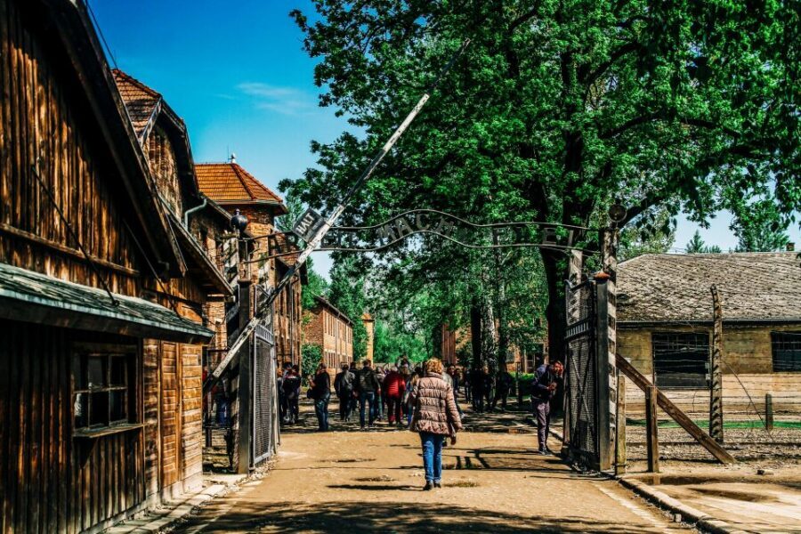 Krakow: Auschwitz-Birkenau Live Guided Tour & Hotel Pickup - Transportation Details That Matter on a 7-Hour Day