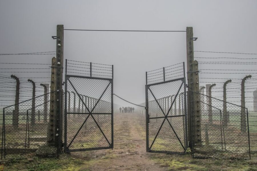 Kraków: Auschwitz-Birkenau & Salt Mine Full-Day Guided Tour - Why Kraków’s Auschwitz and Wieliczka day combo works