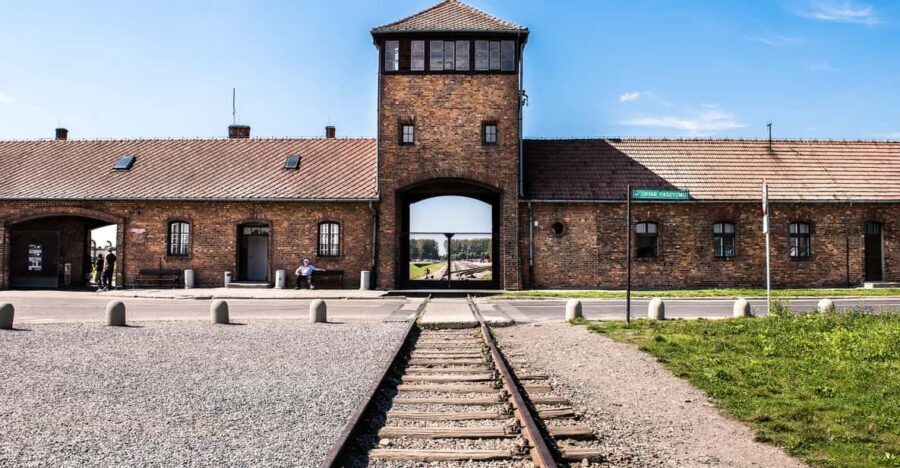 Krakow: Auschwitz-Birkenau & Wieliczka Salt Mine Day Tour - Price and Value: What You’re Paying For