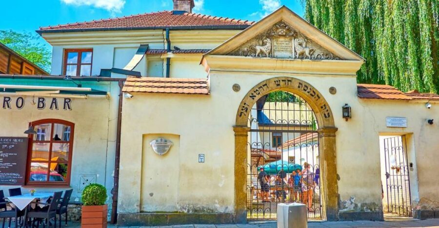 Kraków: Jewish Quarter, Auschwitz, And Salt Mine 3-Day Tour - Day 1 in Kazimierz: art streets, old synagogue area, and the sense of place