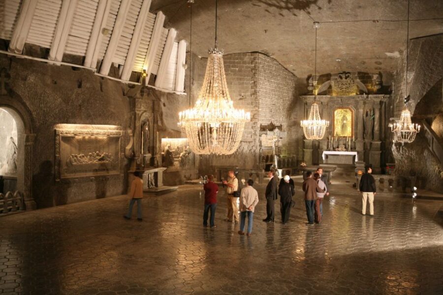 Krakow: Lazy Catamaran River Cruise and Salt Mine Group Tour - The Transfer to Wieliczka: Quick Change of World