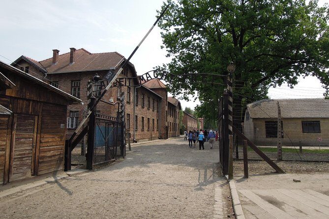 Krakow to Auschwitz Birkenau Guided Tour with Ticket and Transfer - What you’ll actually get from the guided format