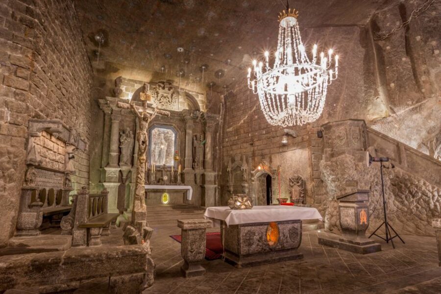 Kraków: Wieliczka Salt Mine Guided Tour with Hotel Pickup - The 2.5-hour guided walk: corridors, chambers, salt art, and the big religious stop