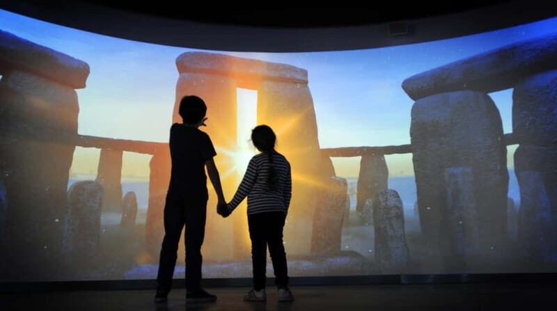 London: Stonehenge Morning or Afternoon Tour Optional Lunch - Optional fish and chips in London: when it’s worth it