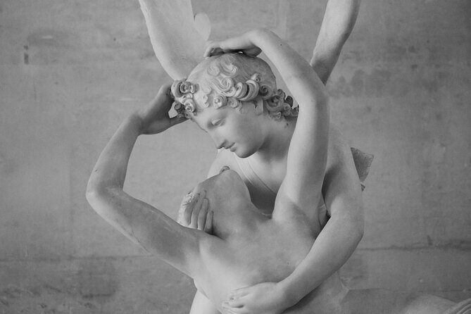 Louvre Art and Mysteries: Guided Experience for 6-people Max - Meeting point at Palais Royal: your start matters