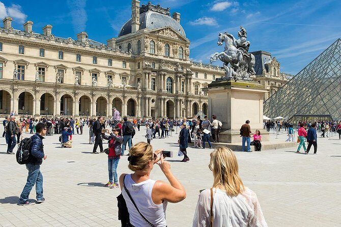 Louvre Museum Masterpieces Guided Tour - Meeting point at Librairie Delamain: easy start, central location