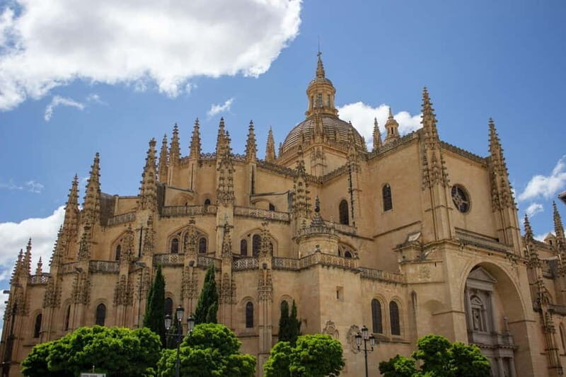 Madrid: Segovia & Ávila Full Day with Alcázar & Wall Tickets - What to bring (and what to skip) for a comfortable 9 hours