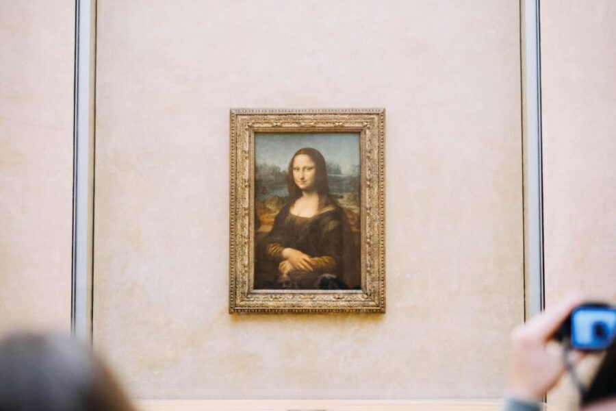 Magnificent tour of the Louvre + Mona Lisa pass - Finding the meeting point on Rue de Rivoli without a headache