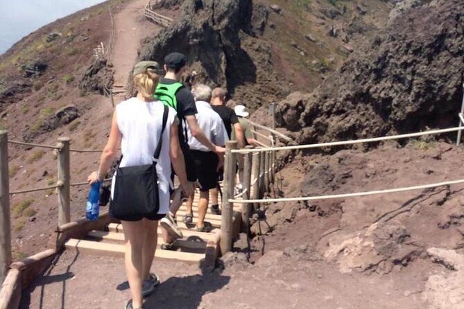 Mount Vesuvius Tour with Entry Ticket & Lunch - The Winery Stop at Sorrentino Vini: Lunch on Volcanic Slopes