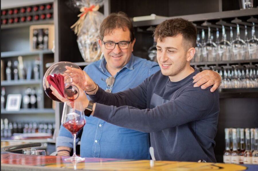 Mount Vesuvius: Vineyard Tour with Wine Tasting and Lunch - Vineyard tour on Vesuvius slopes: what the guided walk really covers