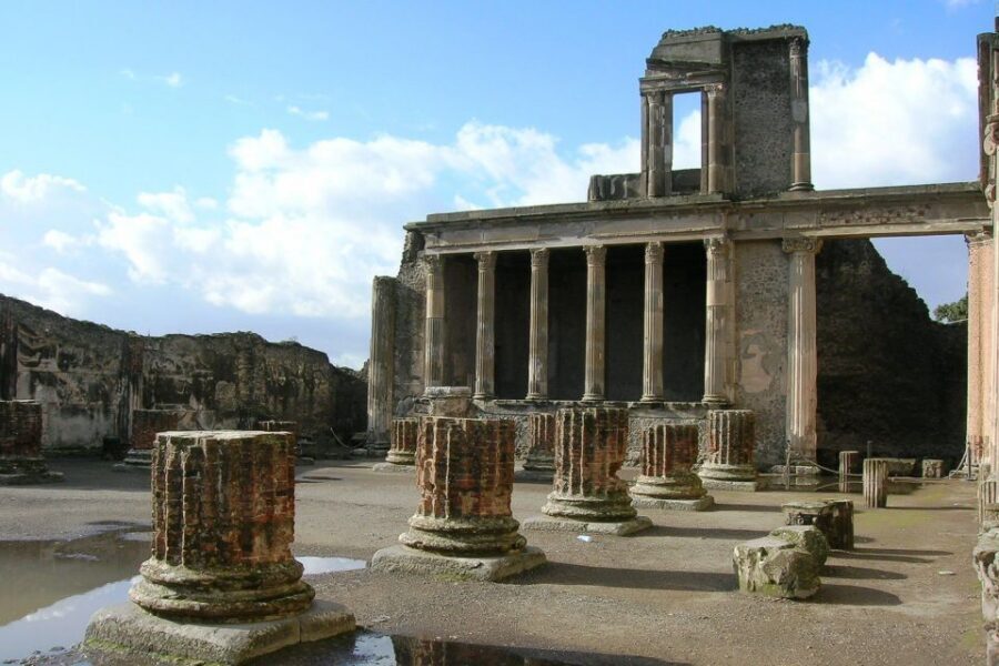 Naples: 3-Days Pass w/ Pompeii, Museums & Transport Included - Unlimited Naples transit: a budget-friendly way to stitch the day