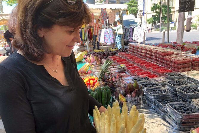 Organic Market Tasting & History Tour by the Eiffel Tower - Guide connection and small-group attention: why 12 people changes everything