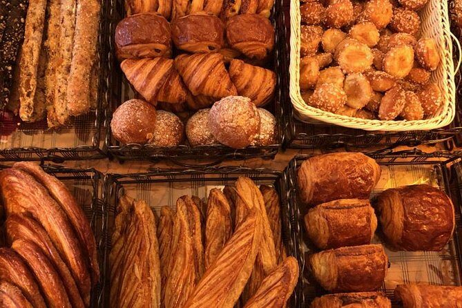 Organic Market Tasting & History Tour by the Eiffel Tower - The boulangerie warm-up: how to get the most from your first bites