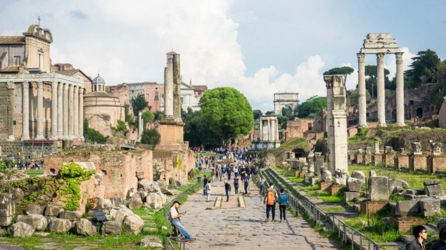 Palatine Hill and Roman Forum Tour with Fast-Track Entrance - Palatine Hill: the older Rome that explains the later power