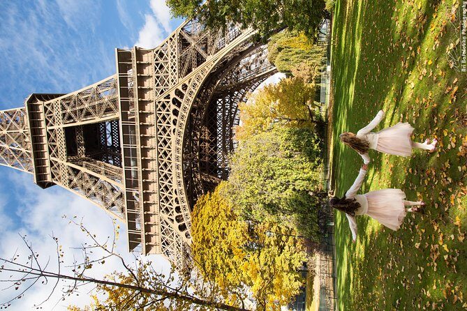 Paris 2-Hour Eiffel Tower Walking Tour with Professional Photo Shoot - Île des Cygnes (Isle of the Swans) for calmer water views