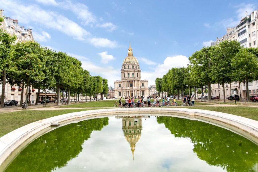 Paris Bike Tour: Eiffel Tower, Place de la Concorde & More - Rain, Waiting, and the Little Practical Details