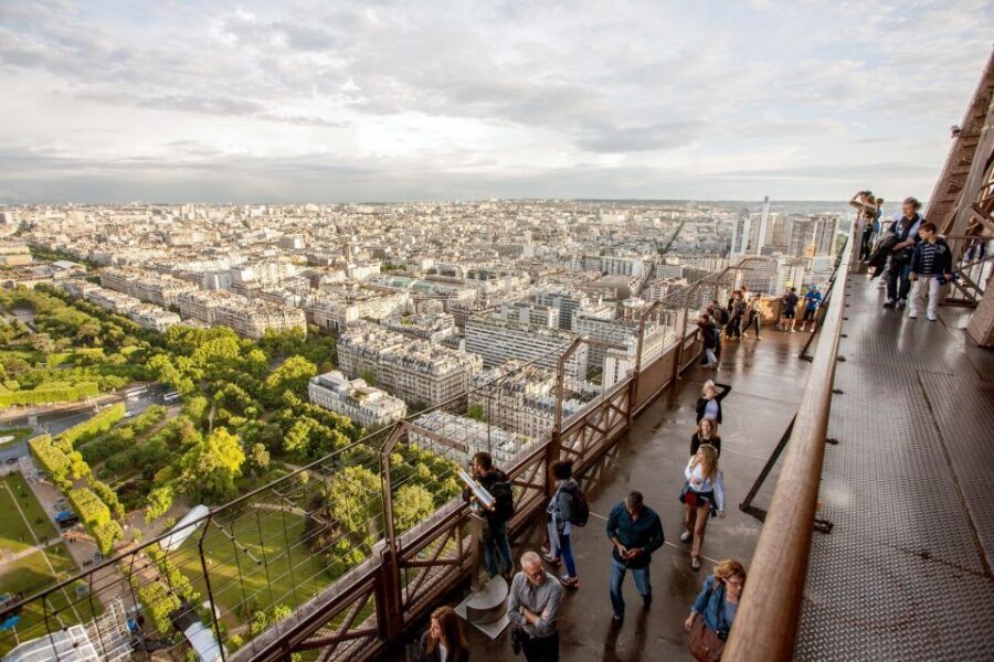 Paris: City Tour by Bus with Eiffel Tower & Optional Summit - Meeting Point and Check-In: Don’t Lose Time Before the Tour Starts