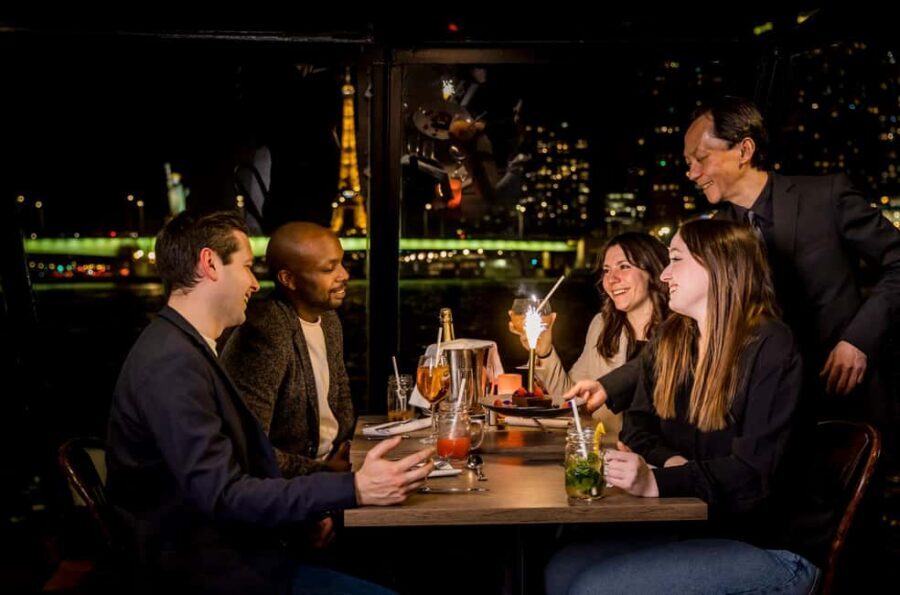 Paris: Dinner Cruise on the Seine and Eiffel Tower 2nd floor - A Seine dinner cruise timed for real sightseeing