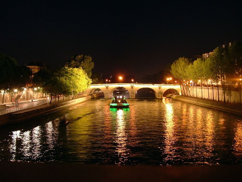 Paris: Dinner Cruise on the Seine and Eiffel Tower 2nd floor - The cruise route: Notre-Dame area to Eiffel, Louvre, and Alexandre III