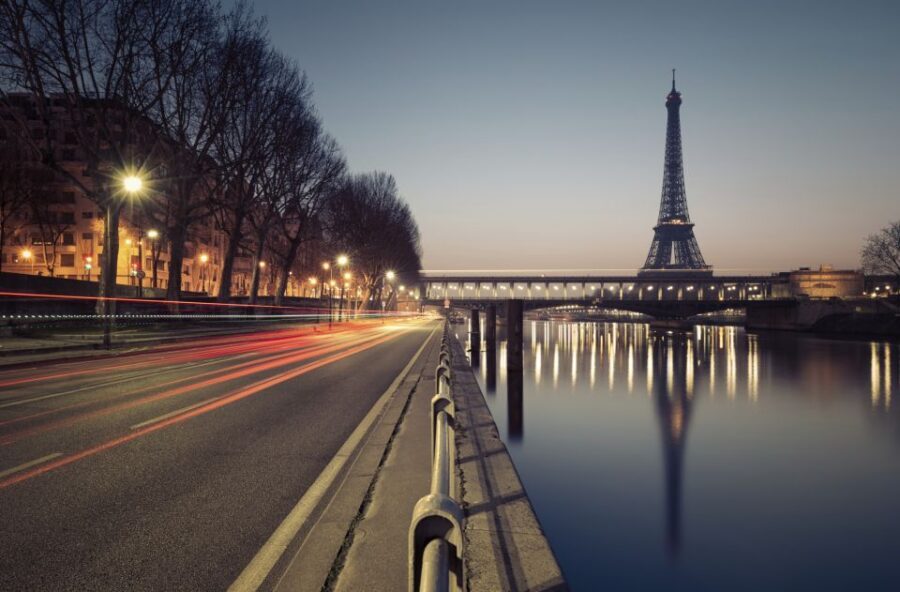 Paris: Dinner Cruise on the Seine and Eiffel Tower 2nd floor - Dinner on the Seine: comfort first, then timing