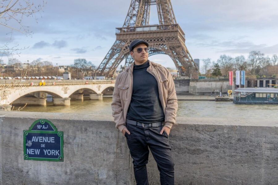 Paris: Eiffel Area Private Photoshoot - Along the Seine: Where the Light and Relaxed Vibe Do the Work