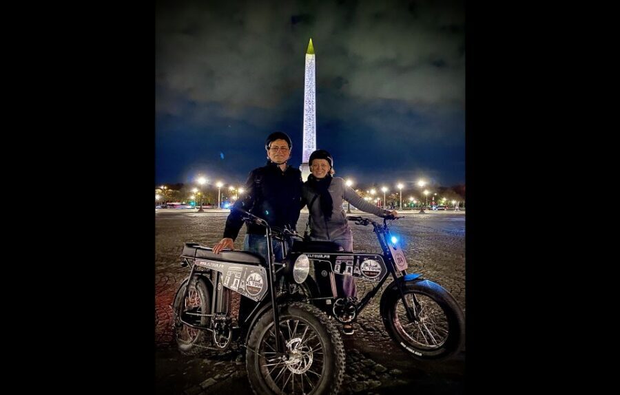 Paris: Eiffel Tower and Notre Dame Night Tour by E-Bike - Key things that make this Paris night e-bike tour work