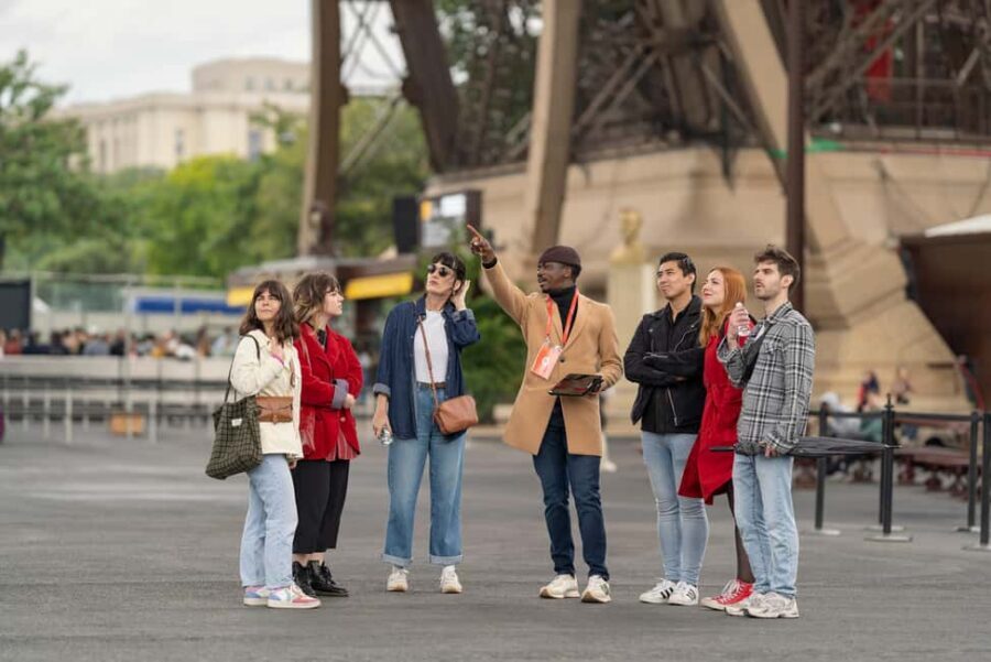 Paris: Eiffel Tower Guided Tour with Summit Access - The 90 Minutes With an Expert: History Plus Real-World City Tips